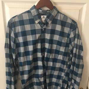 Men’s casual or dress button down shirt